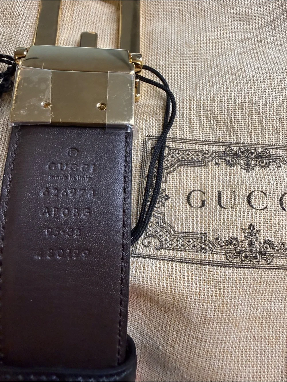 NWT Reversible Gucci Men's Black and Brown Leather Belt with Gold G Buckle